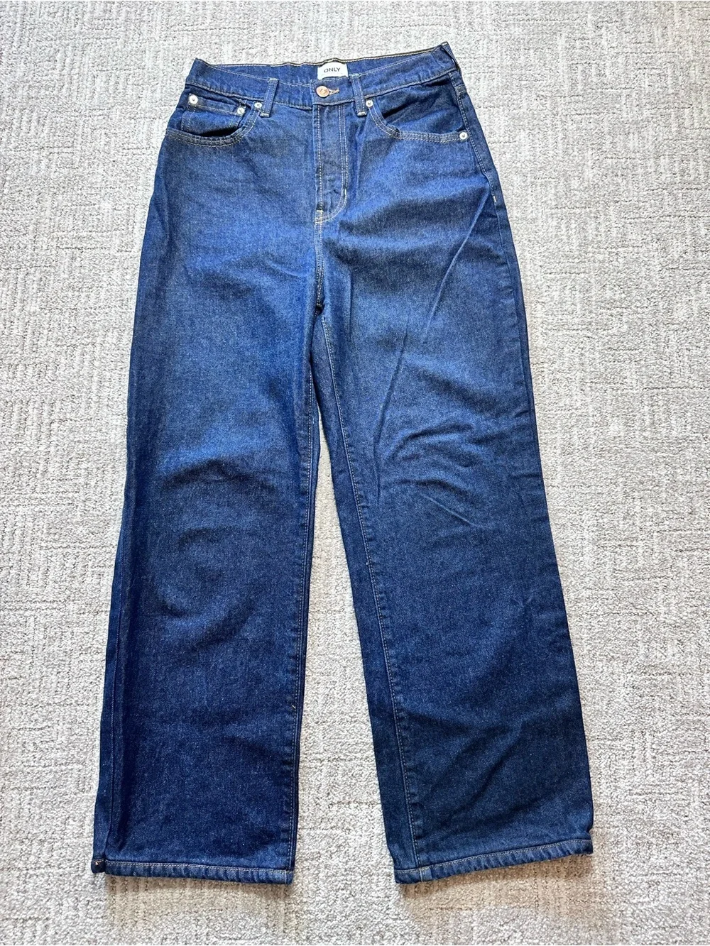 Classic High-Rise Blue Jeans - Versatile Everyday Style - Picture 3 of 14